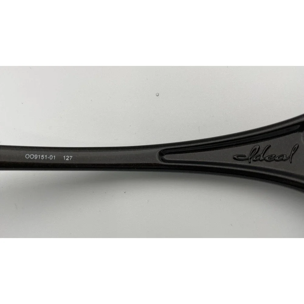 Oakley model ideal
